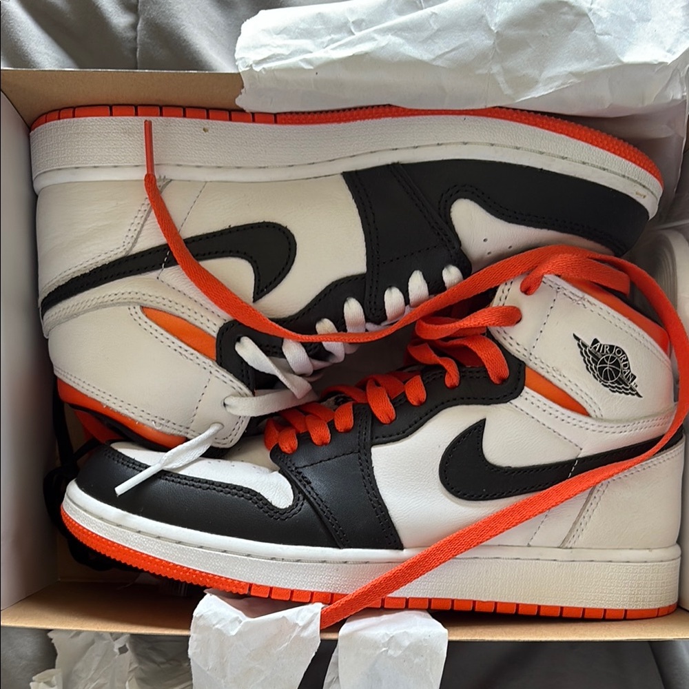 Nike Black and White Sneakers High-Top Design